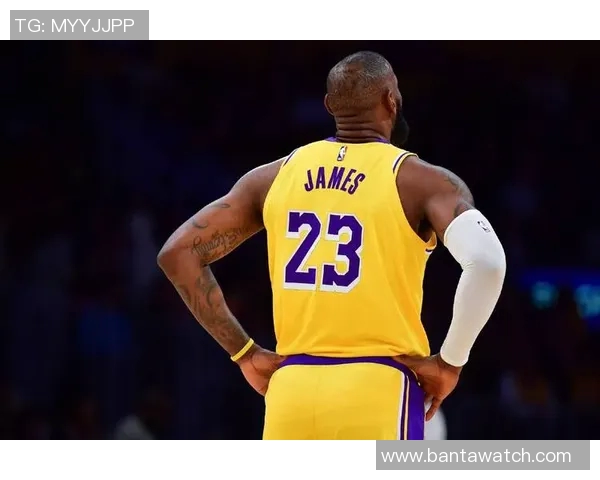 湖人新赛季揭幕战:詹姆斯轰准三双数据刷新历史纪录