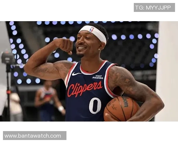 NBA新赛季快船队喜迎强援，比尔备战激烈波格丹受伤引担忧